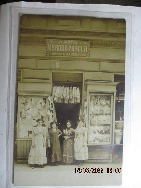 nezname-misto-praha-obchod-vyroba-pradla-vyloha-zeny-moda-160263731