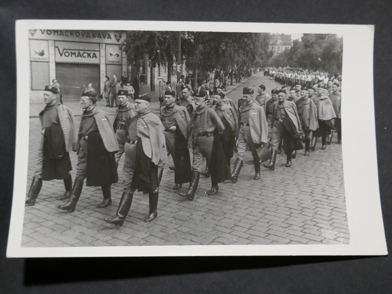 pochod-sokolu-praha-dejvice-1947-vomackova-kava-205991449