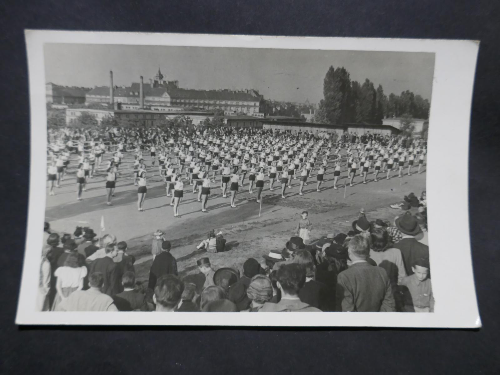 2x-foto-verejne-cviceni-praha-dejvice-sokol-18-kvetna-1947-205996202