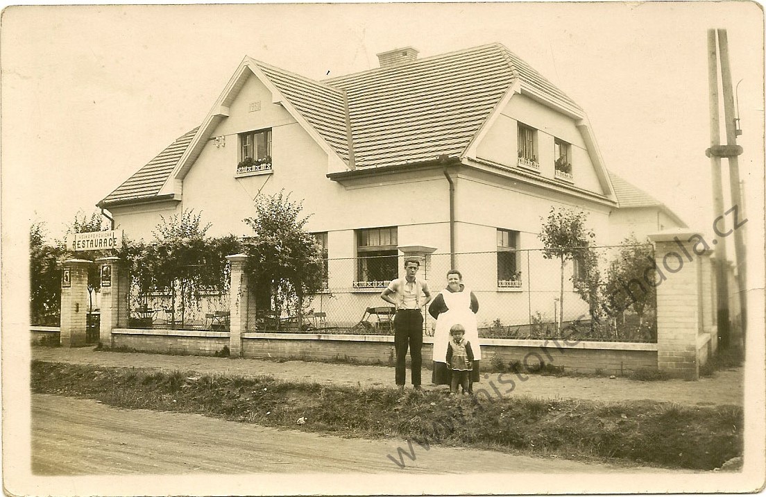 rest-U-Kynclu-1949-Fr-Kyncl-1915-R.Kynclova-roz-Krizova-M.Kynclovavod